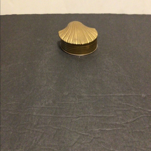 Art Deco Sea Shell women’s Brass Jewelry case - Picture 2 of 5